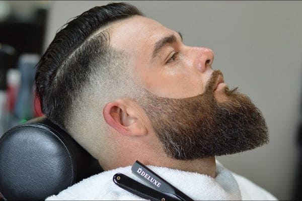 Perfilado de barba profesional en NEMI Barber Shop Quito
